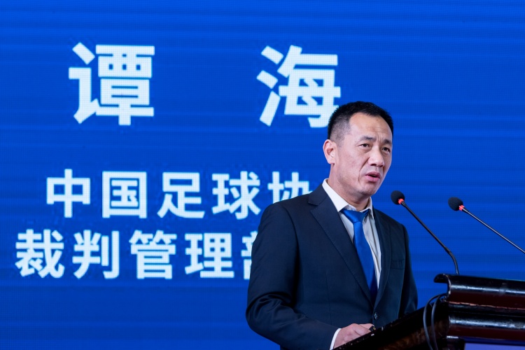 譚海、戚軍去年在足協(xié)重要會議上被足協(xié)紀(jì)檢部門干部帶走
