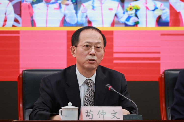 隨意干涉紀(jì)律處罰開出各種奇怪罰單...中國足球?yàn)槭裁纯偙幌拐垓v