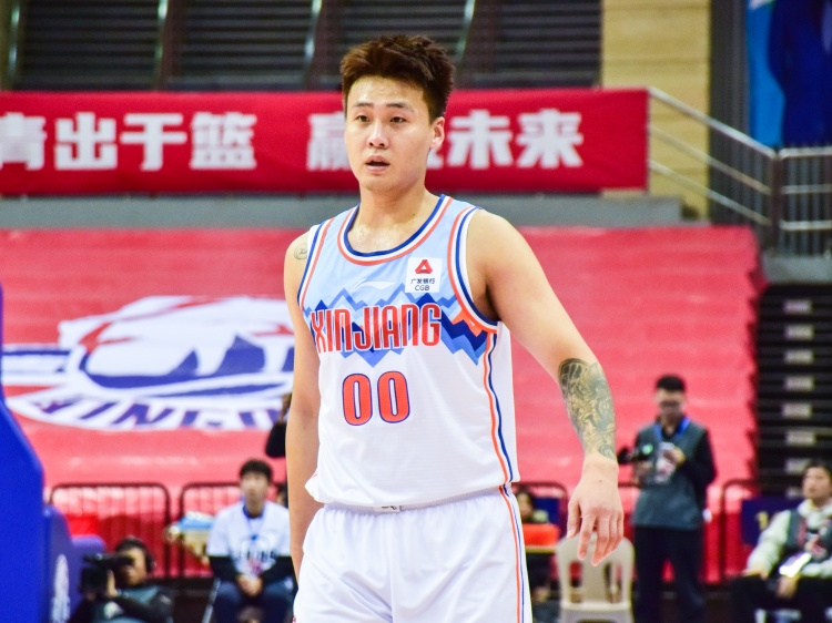 賽季最佳一戰(zhàn)！趙睿16中9&5記三分轟下29分6助攻