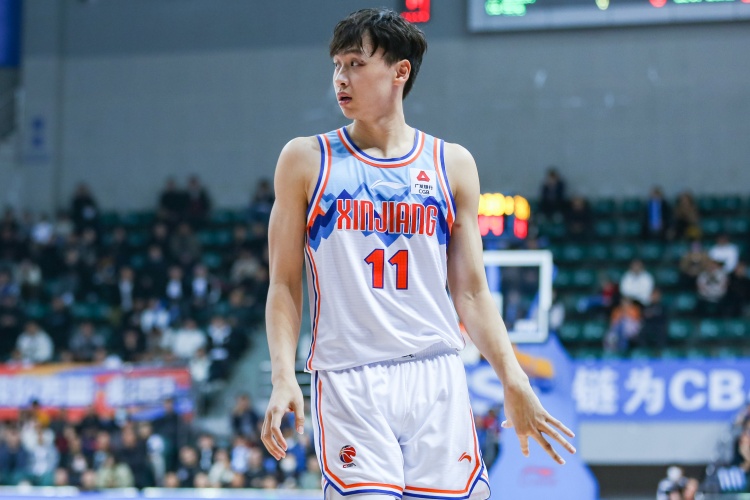 攻守兼?zhèn)?！齊麟13中7拿到19分3斷1帽 三分9中4