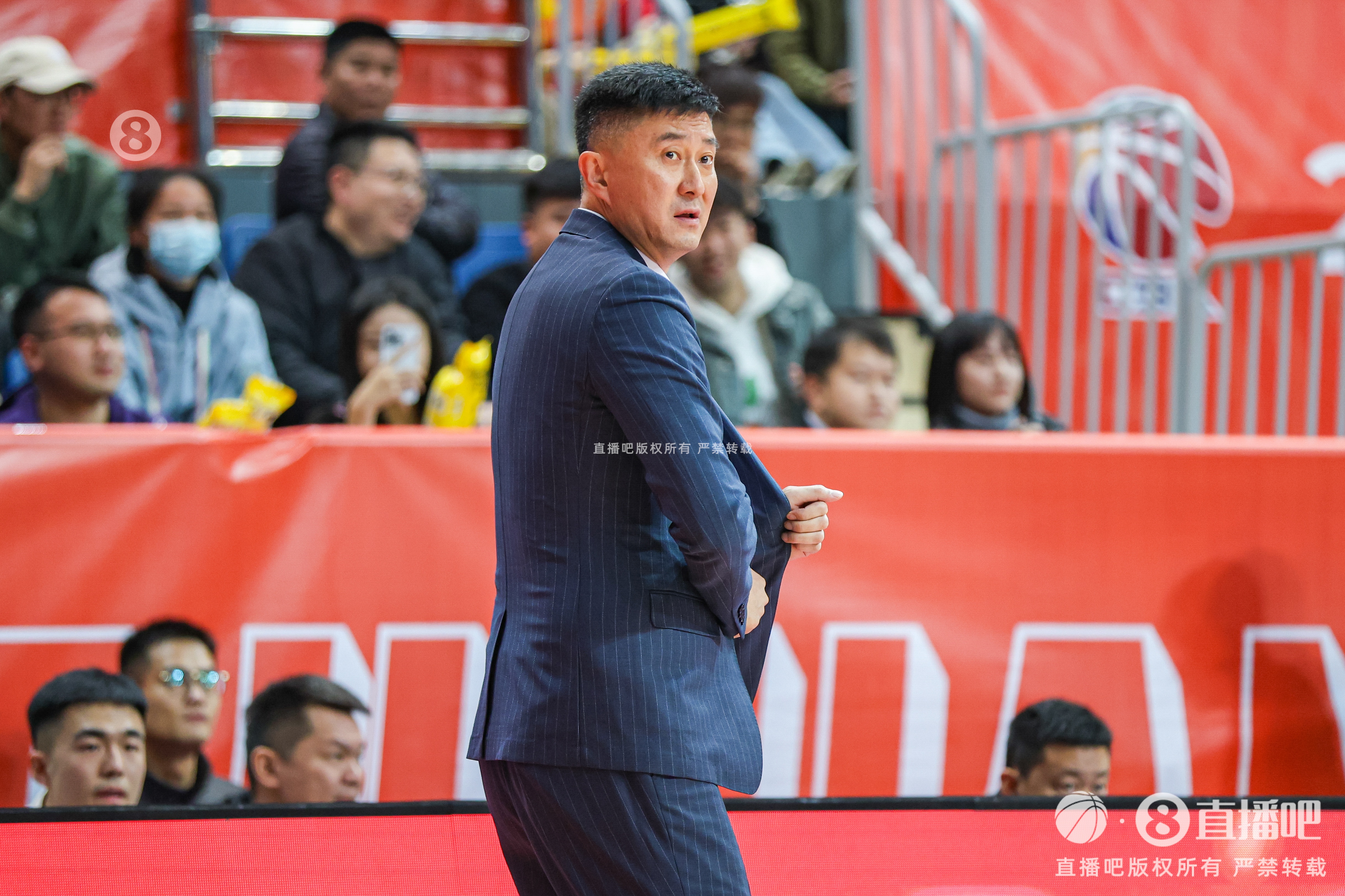 媒體人：不提倡廣東下半場提前放棄比賽 不能讓對手贏得這么輕松