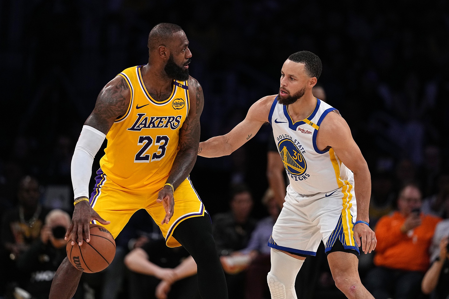 NBA中國常規(guī)賽球衣銷量：詹姆斯庫里東契奇前三 三球壓約基奇